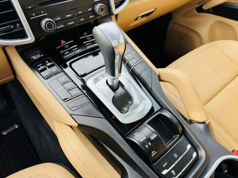 Used 2017 Porsche Cayenne image 15