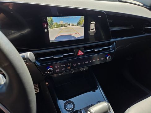 Used 2023 Kia Niro EX Touring FWD image 25
