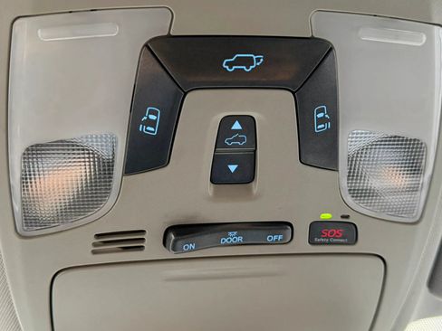 Used 2020 Toyota Sienna XLE w/ XLE Navigation Package FWD image 24
