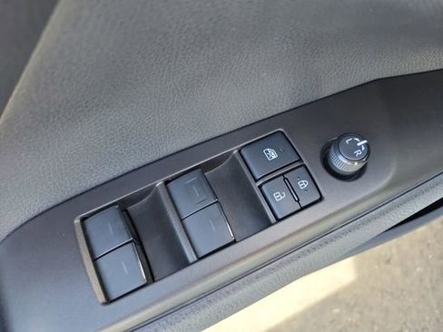 Used 2021 Toyota Camry SE image 19