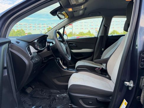 Used 2018 Chevrolet Trax LS AWD/4WD image 14