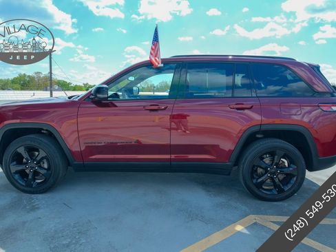 Used 2022 Jeep Grand Cherokee Altitude AWD/4WD image 7