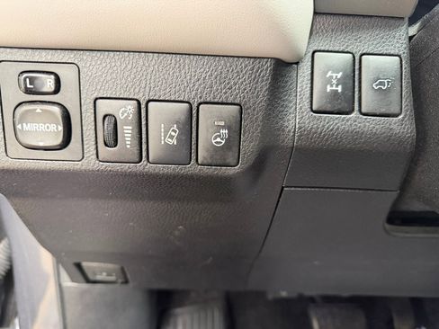 Used 2017 Toyota RAV4 Platinum image 22