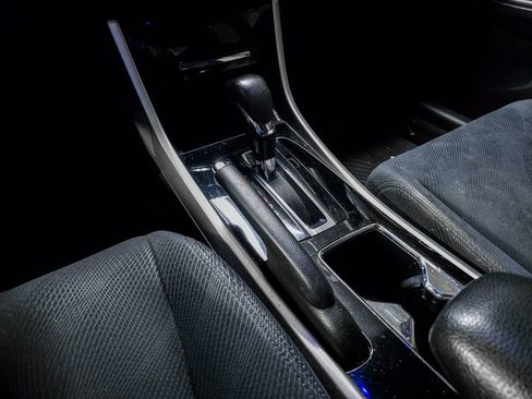 Used 2016 Honda Accord EX image 33