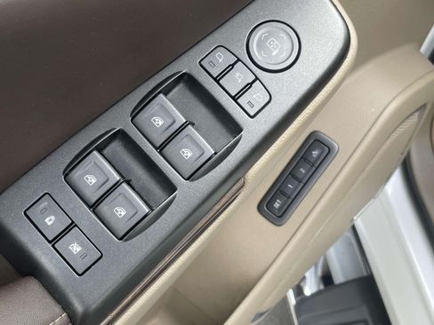 Used 2016 Chevrolet Suburban LT RWD image 18