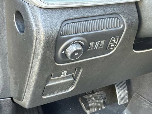 Used 2024 Jeep Wagoneer L Series II w/ Flexible Seating Group image 30