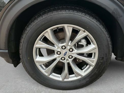 Used 2023 Ford Explorer XLT w/ Equipment Group 202A AWD/4WD image 12