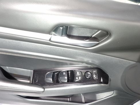 Used 2023 Nissan Altima 2.5 SL FWD image 8