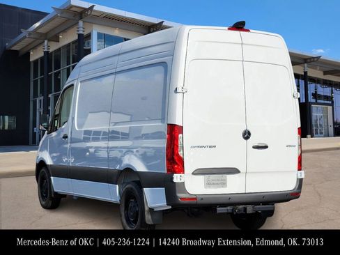 Used 2025 Mercedes-Benz Sprinter 2500 image 4