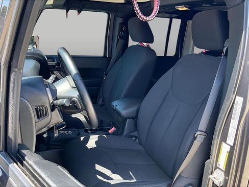 Used 2018 Jeep Wrangler Unlimited Sport S AWD/4WD image 8