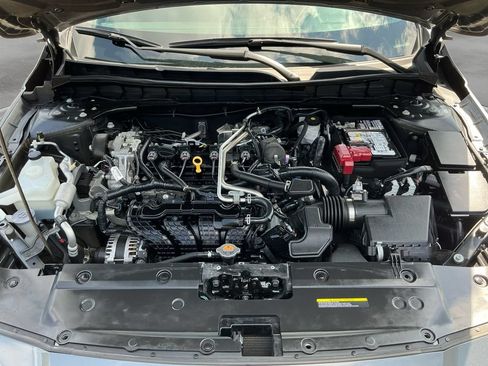 Used 2024 Nissan Altima 2.5 SV FWD image 18