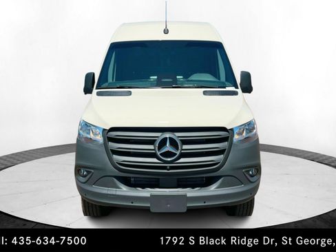Used 2025 Mercedes-Benz Sprinter 2500 image 8