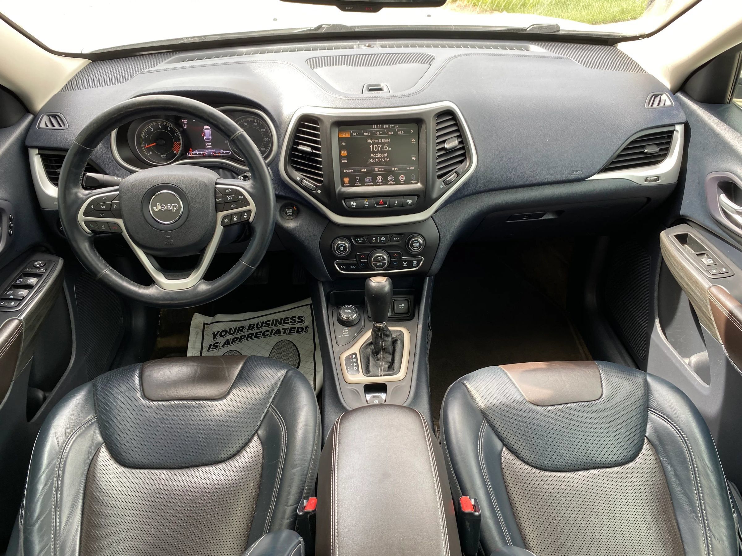 Used 2015 Jeep Cherokee Limited w/ Luxury Group AWD/4WD image 4