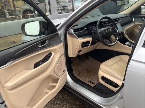 Used 2021 Jeep Grand Cherokee L Limited w/ Luxury Tech Group II image 8