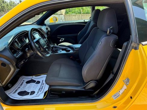 Used 2017 Dodge Challenger SXT RWD image 29