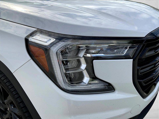 Used 2024 GMC Terrain SLE w/ Elevation Edition AWD/4WD image 29