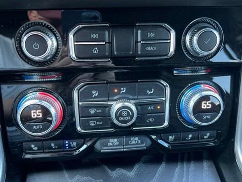 Used 2023 GMC Yukon Denali AWD/4WD image 18