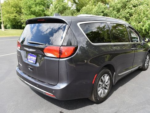 Used 2019 Chrysler Pacifica Touring-L Plus FWD image 5