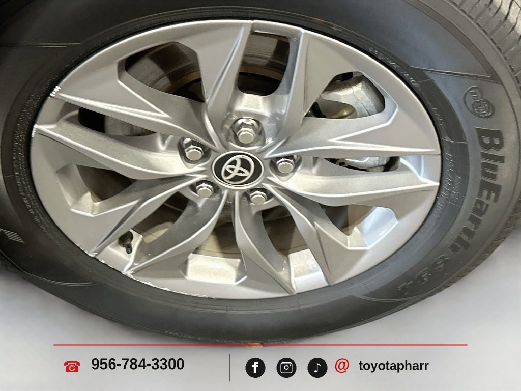 Used 2025 Toyota Sienna LE FWD image 34