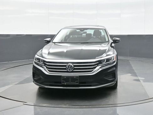 Used 2022 Volkswagen Passat 2.0T image 2