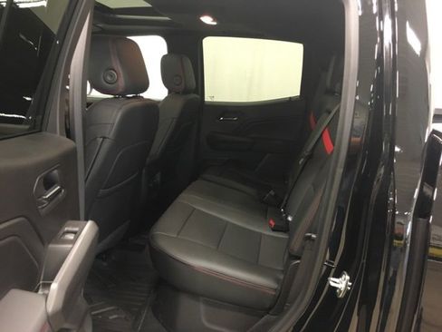 Used 2025 Chevrolet Colorado Z71 w/ Technology Package image 23