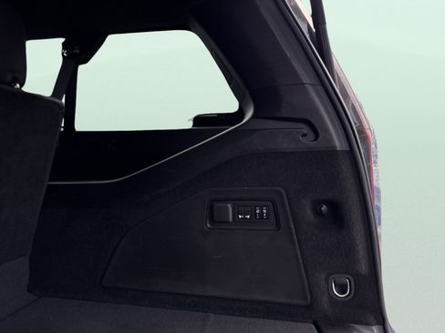 Used 2022 Cadillac Escalade ESV Premium Luxury Platinum w/ Heavy-Duty Trailer Package image 32