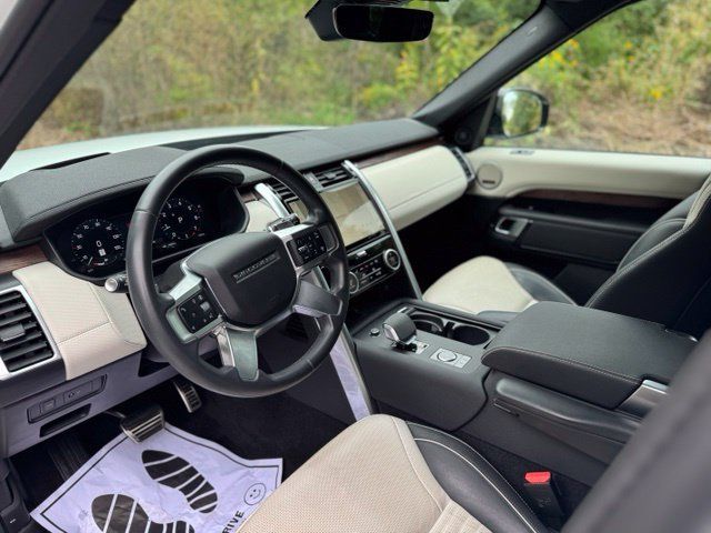 Used 2024 Land Rover Discovery Dynamic SE AWD/4WD image 9