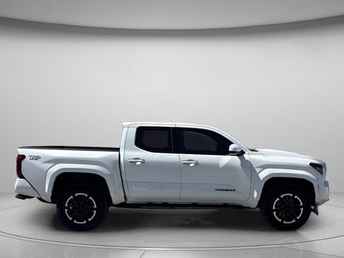 Used 2024 Toyota Tacoma TRD Sport image 2