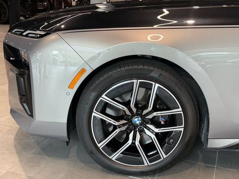 Used 2023 BMW 760i xDrive AWD/4WD image 8