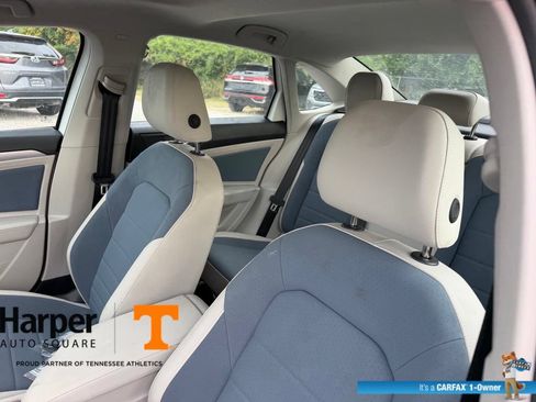 Used 2025 Volkswagen Jetta SE w/ Sunroof Package FWD image 12