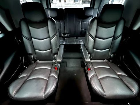 Used 2019 Cadillac Escalade Premium Luxury AWD/4WD image 24