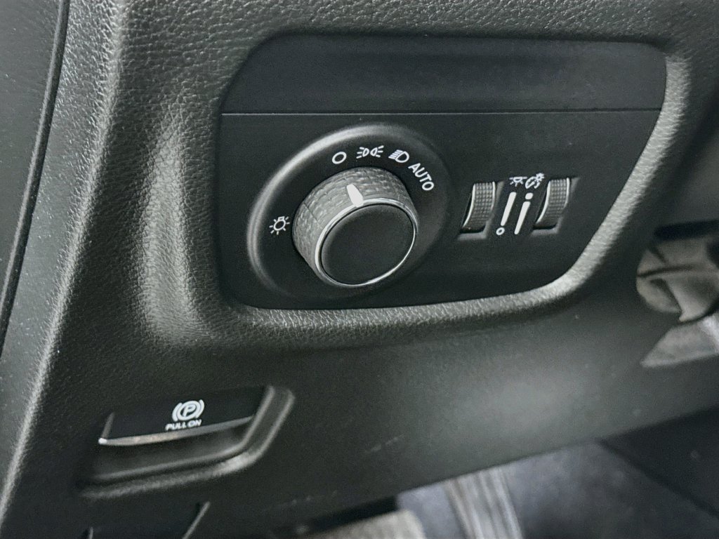 Used 2023 Jeep Grand Cherokee Laredo w/ Luxury Tech Group I AWD/4WD image 19