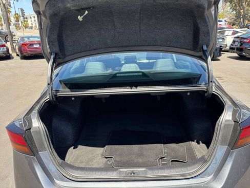 Used 2025 Nissan Altima 2.5 SV FWD image 26