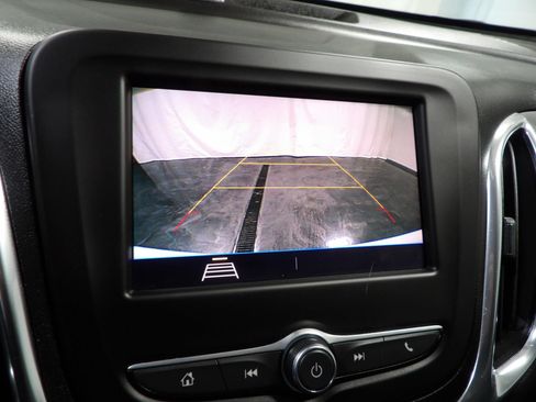 Used 2021 Chevrolet Equinox LT FWD image 16