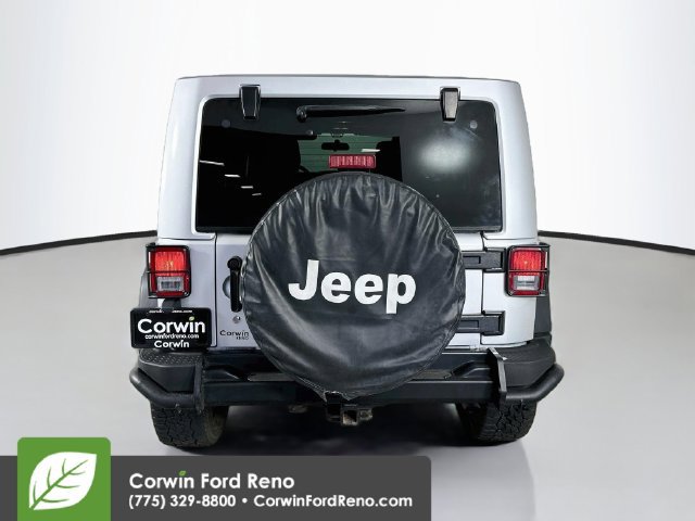 Used 2012 Jeep Wrangler Unlimited Rubicon AWD/4WD image 8