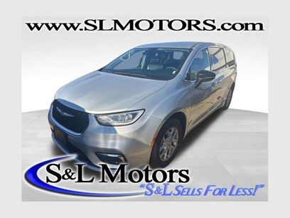 Used 2024 Chrysler Pacifica Touring-L