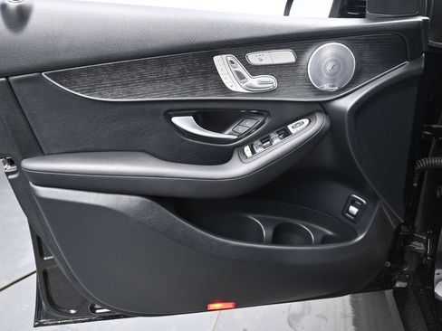 Used 2021 Mercedes-Benz GLC 300 4MATIC image 25