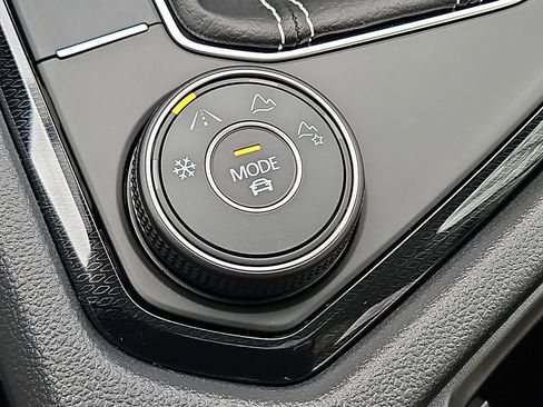 New 2026 Volkswagen Taos SE image 14