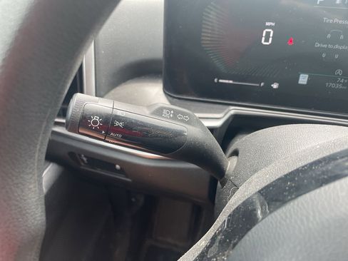 Used 2025 Kia Sorento LX FWD image 14