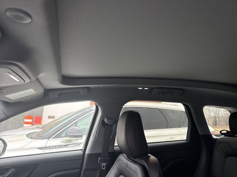 Used 2022 Lincoln Corsair AWD w/ Premium Package image 7