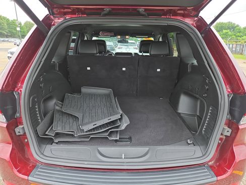 Used 2021 Jeep Grand Cherokee Laredo X RWD image 9