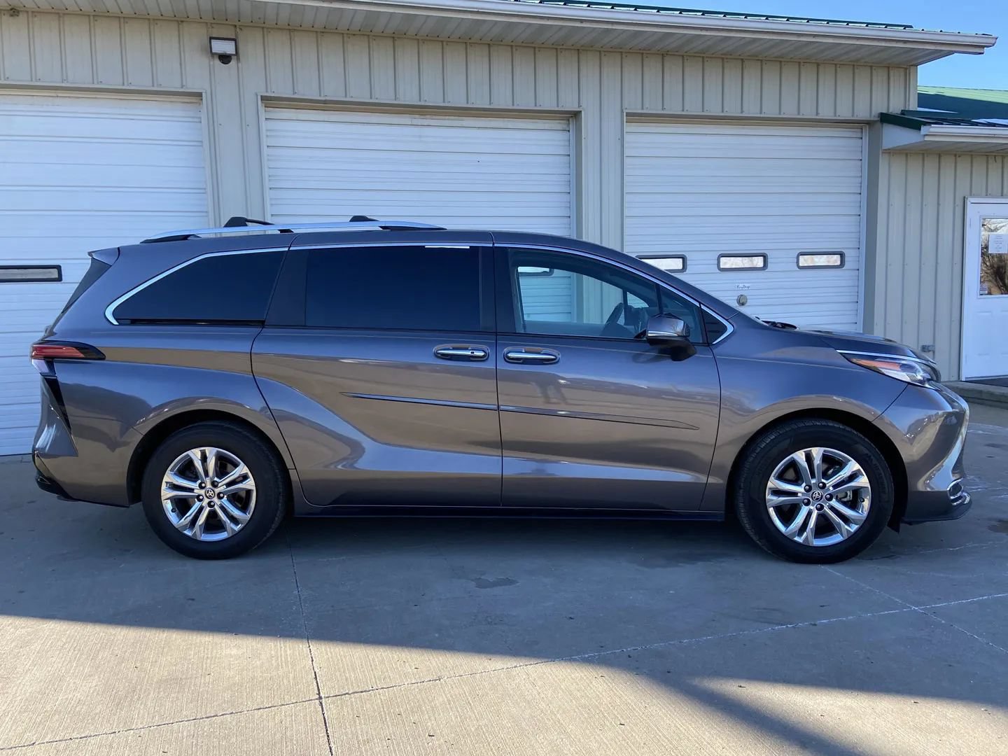 Used 2022 Toyota Sienna Platinum AWD/4WD image 7