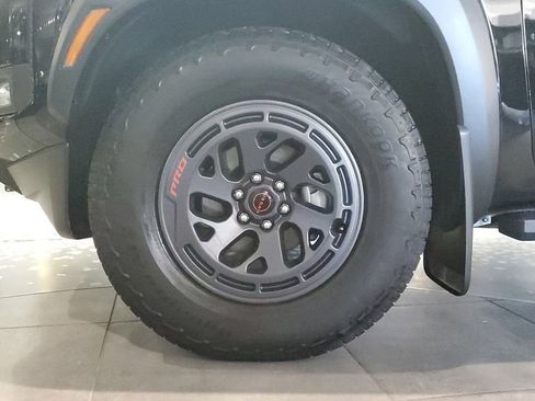 Used 2025 Nissan Frontier Pro-X image 7