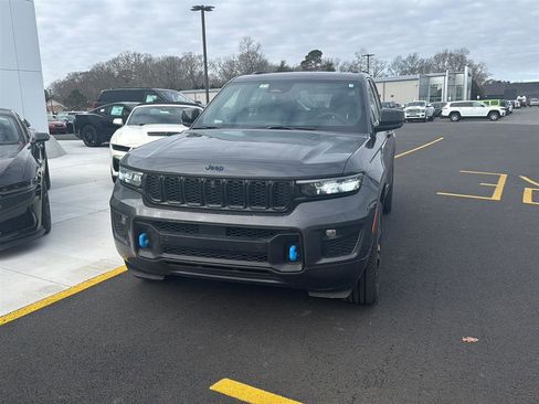 Used 2024 Jeep Grand Cherokee Limited 4xe image 3