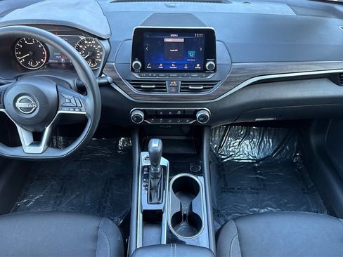 Used 2024 Nissan Altima 2.5 SV image 18