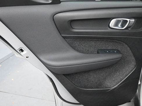 Certified 2025 Volvo XC40 B5 Plus image 20