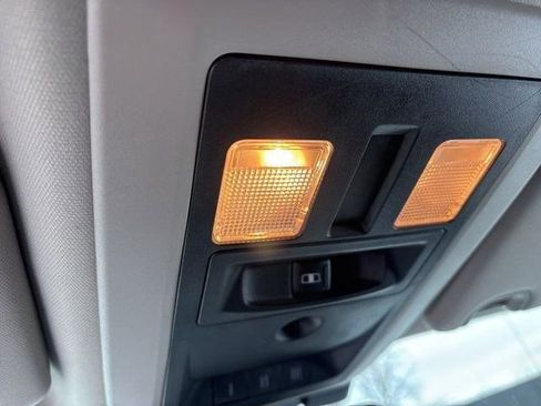 Used 2017 RAM 1500 Classic SLT w/ SLT Plus D￩cor Group image 30