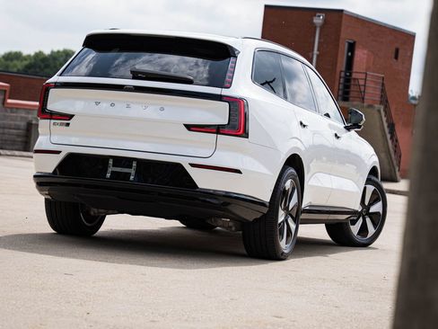 Certified 2025 Volvo EX90 Plus AWD/4WD image 6