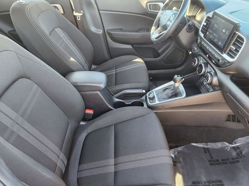 Used 2025 Hyundai Venue SEL image 14