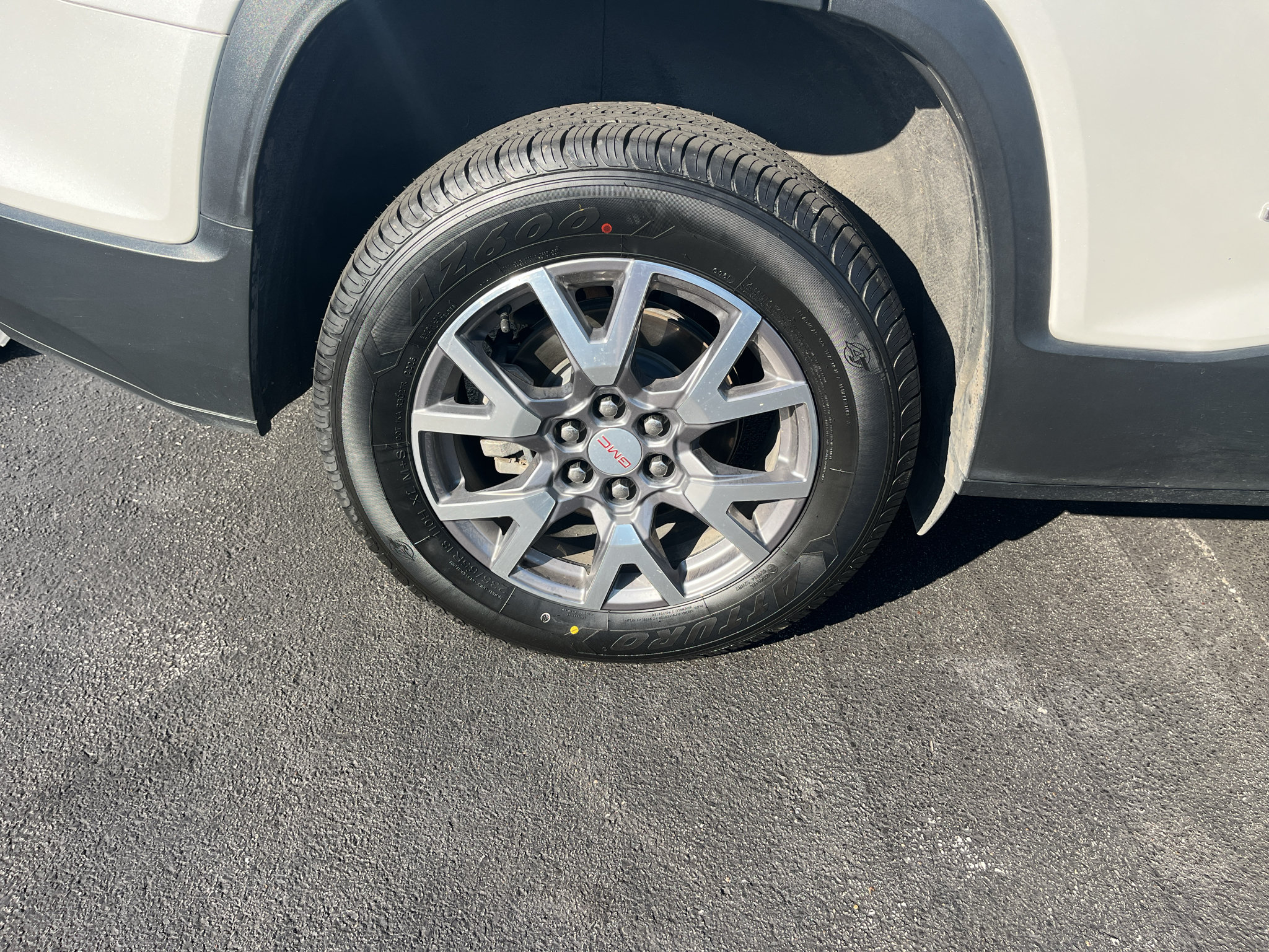 Used 2021 GMC Acadia SLT w/ LPO, Bright Accent Package FWD image 13